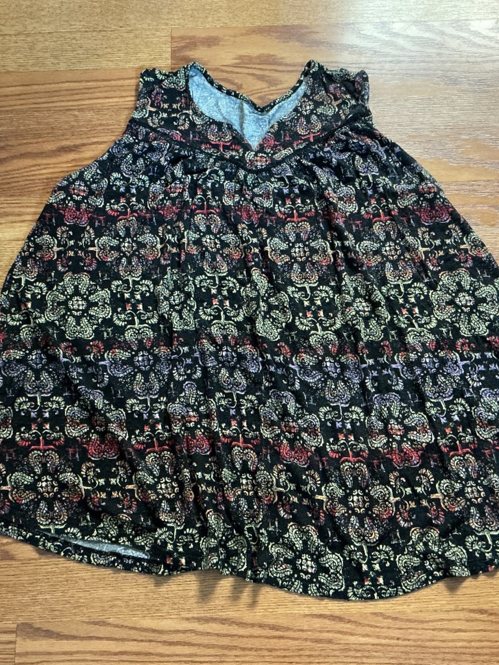 EVRI Multi Color Crochet Detail V~Neck Sleeveless Tank Top   Size 1X